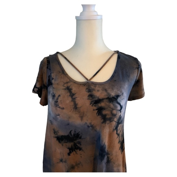 Ginger G Tye Dye Casual Top. Cap sleeves Offset Hem.  Cris Cross Neck Line - Picture 1 of 6